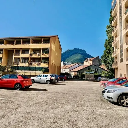Daire Magnifique T2 Refait A Neuf - Calme & Equipe Avec Parking *